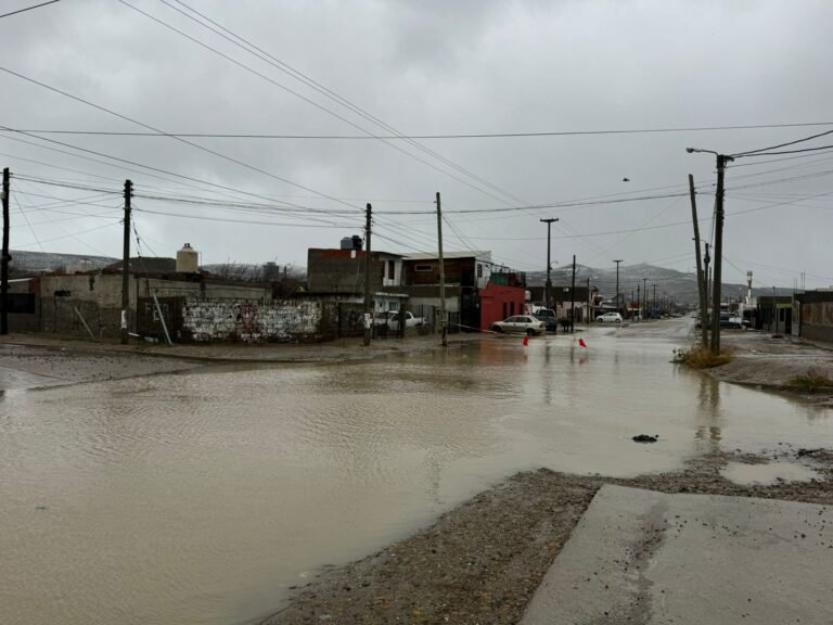 “Siempre que llueve un poco nos inundamos, estamos a la deriva”