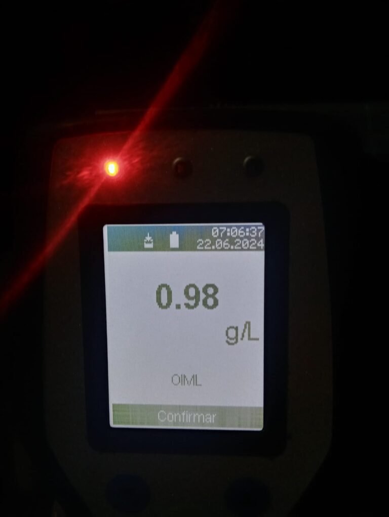 Alcoholizado chocó contra un bote de basura