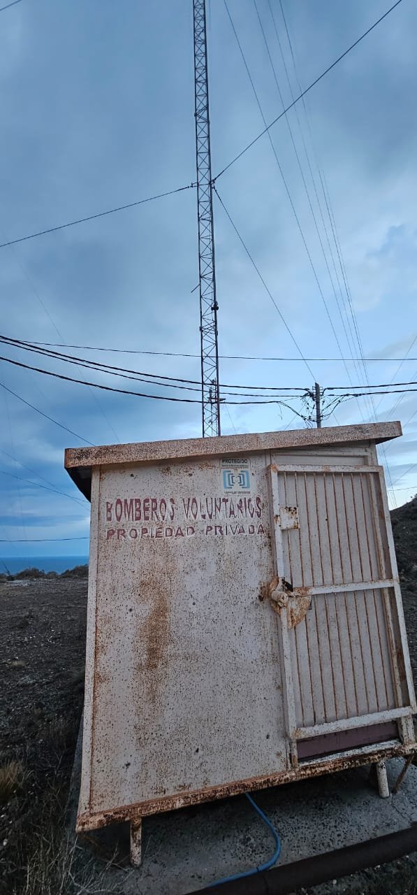 No se salvan ni los bomberos: les robaron cables de la antena repetidora