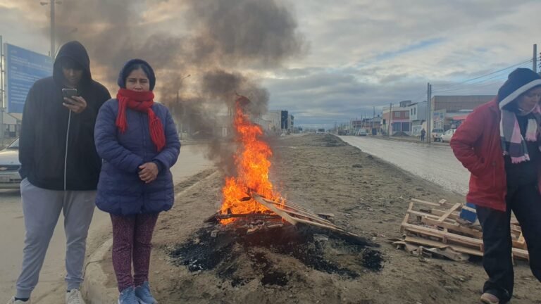 Vecinos del barrio Abel Amaya reclaman por la obra de gas y el estado de las calles