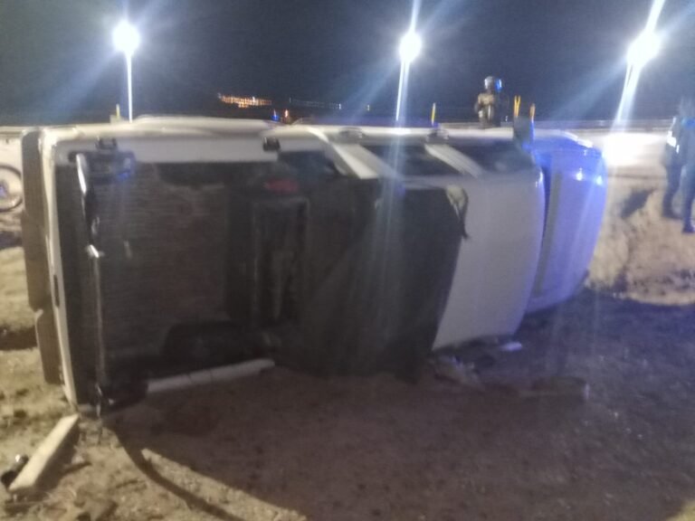 Conductor alcoholizado volcó en el camino Centenario