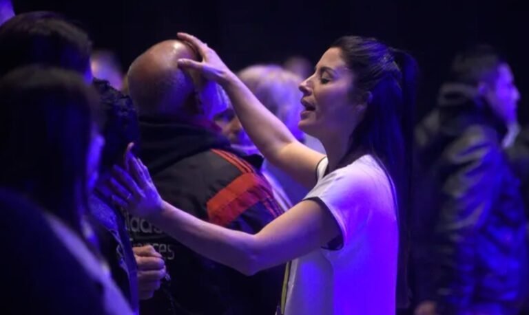 Leda Bergonzi, la “sanadora” que cura por imposición de manos, visitará Caleta Olivia