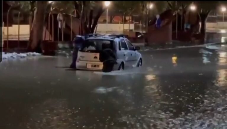 Calles anegadas y el canal de la Roca desbordado