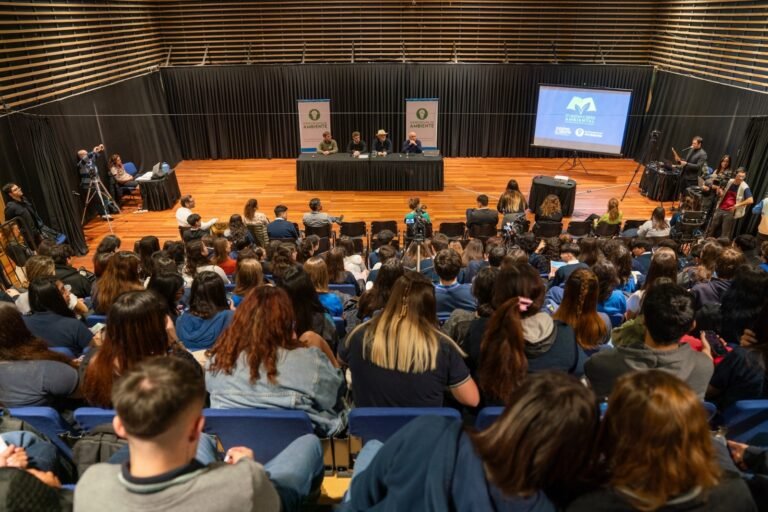 Más de 1500 estudiantes participaron de la Master Class por el Día del Medio Ambiente