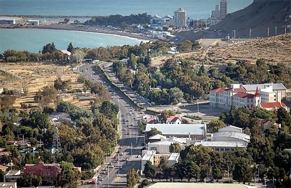 Buscan identificar a una conductora que chocó a un motociclista y lo abandonó