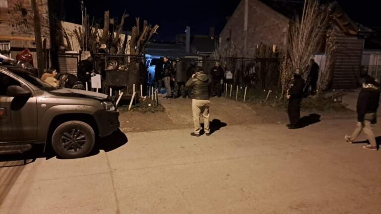 Le disparó con un arma a su pareja y luego de suicidó