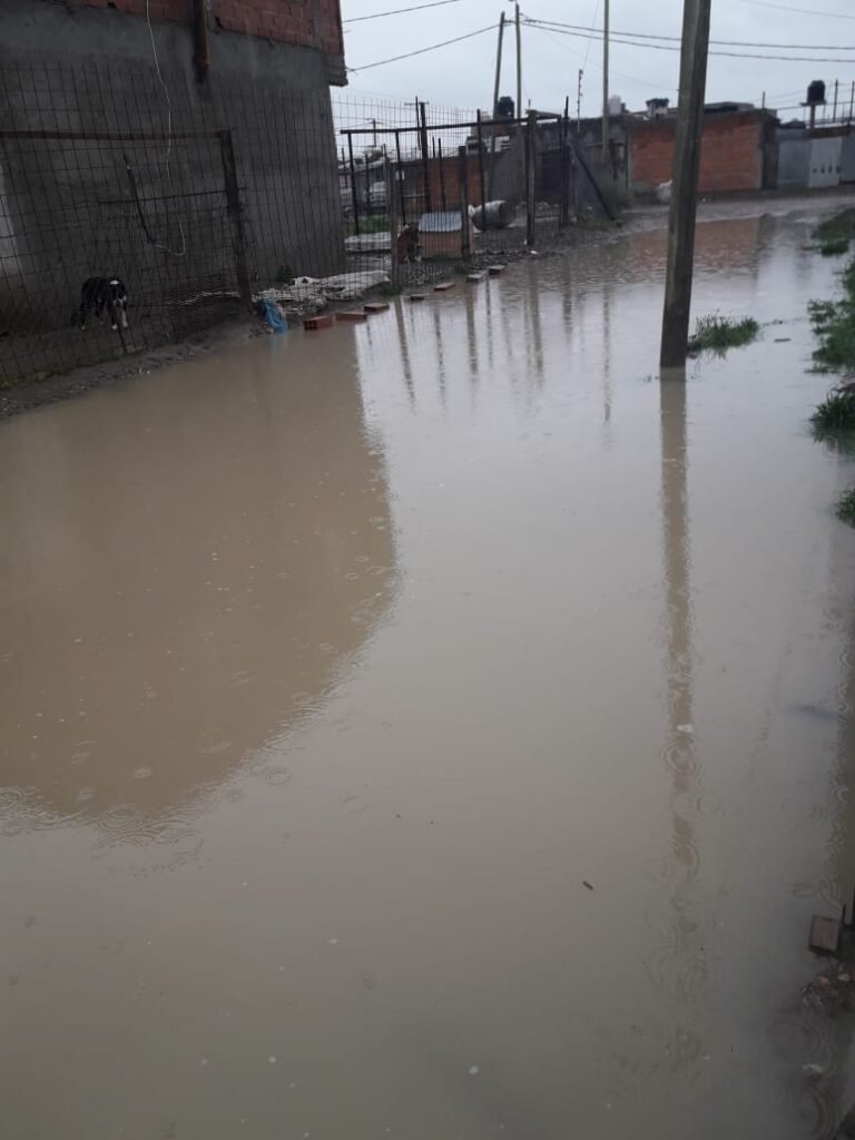 Vecinos de Km8 denuncian el mal estado de las calles: “Es una odisea”