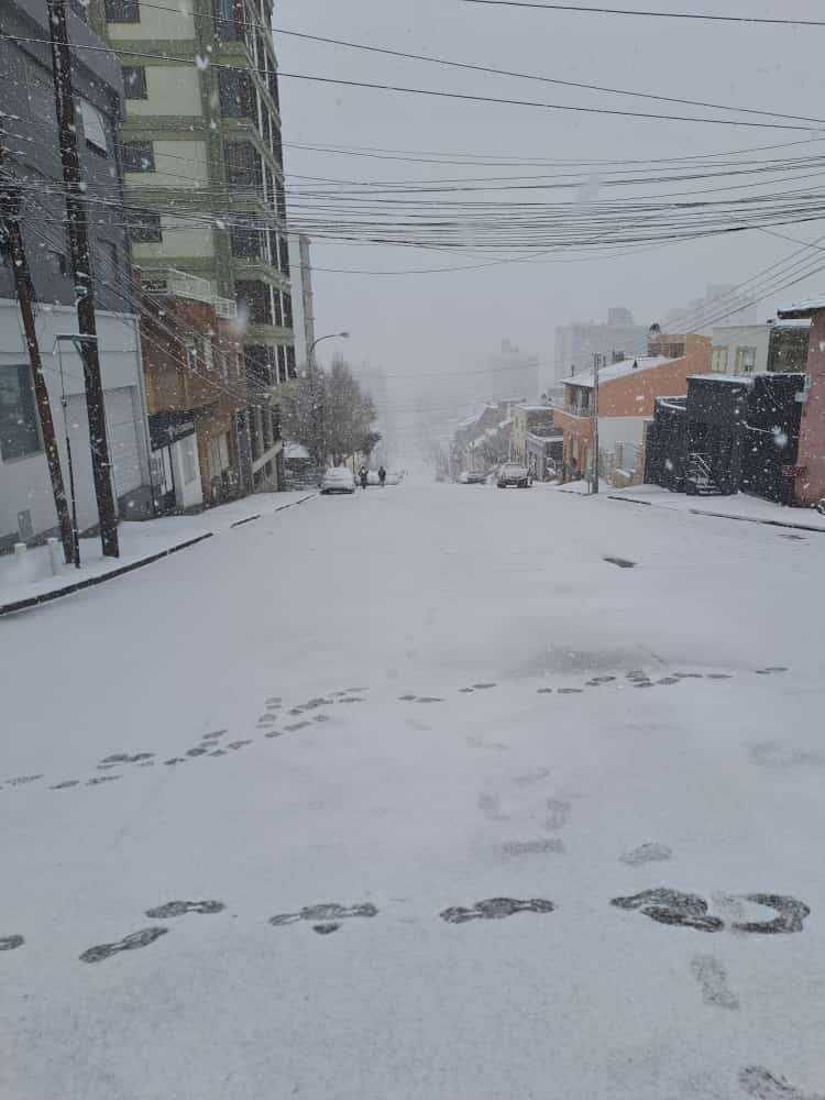 Continúa el alerta amarillo por fuertes nevadas en Comodoro