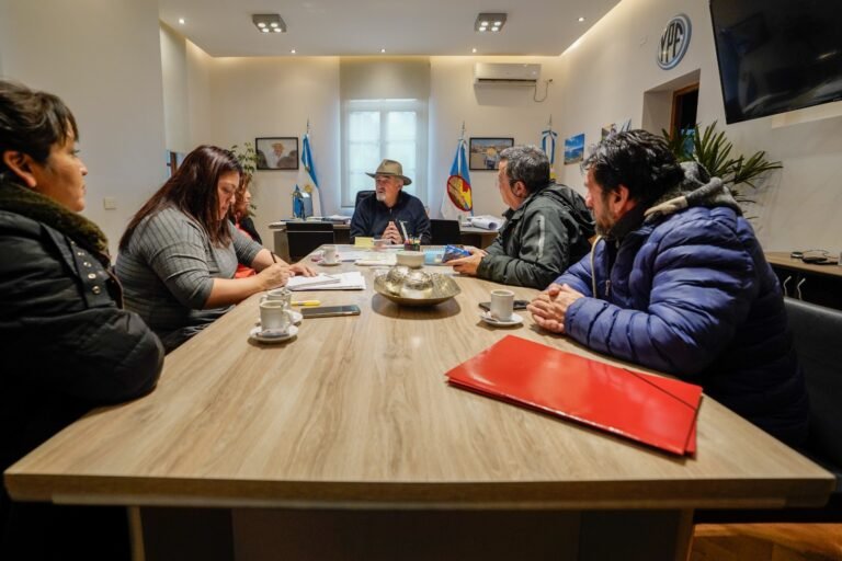 Vecinalistas del Stella Maris se reunieron con el intendente por obras para el barrio