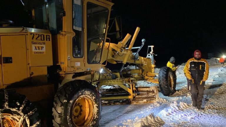 Rescataron a más de 200 vehículos varados en la Ruta 3 por el temporal de nieve