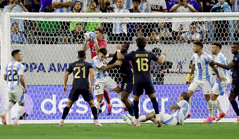 Argentina derrotó por penales a Ecuador y avanzó a las semifinales de la Copa América