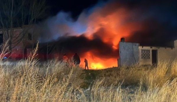 Una familia estaba mirando tele cuando se le comenzó a incendiar la casa