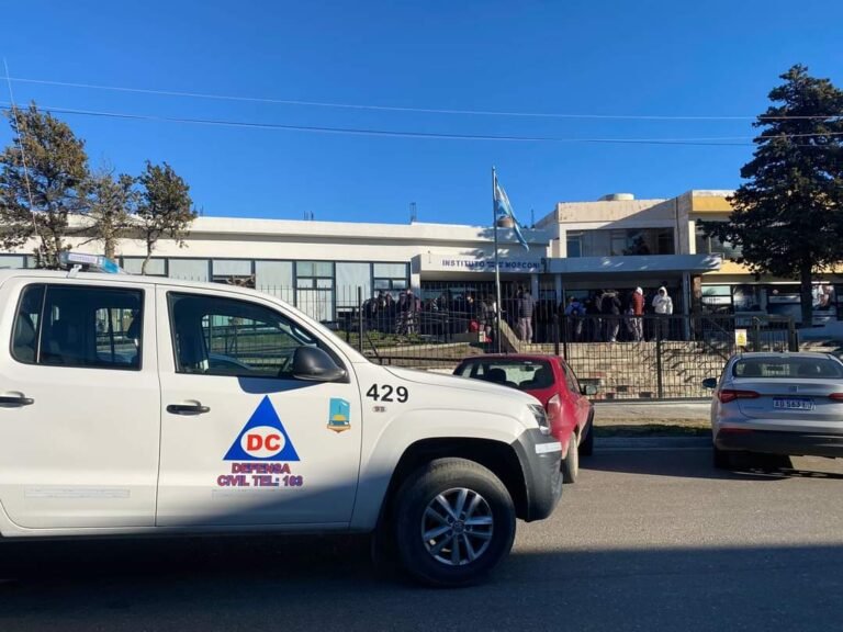 Suspenden las clases en el Instituto Mosconi porque se cayó parte del techo de un aula