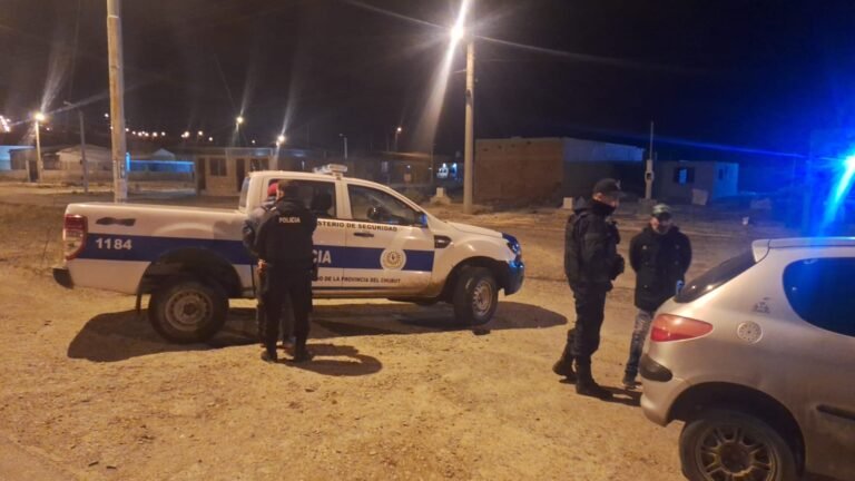 Iba en contramano, lo pararon y tenía pedido de captura vigente por rebeldía