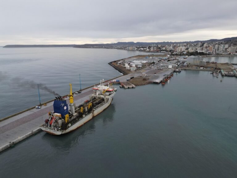 Finalizó la obra de dragado en el puerto que permitirá operaciones con buques de mayor porte