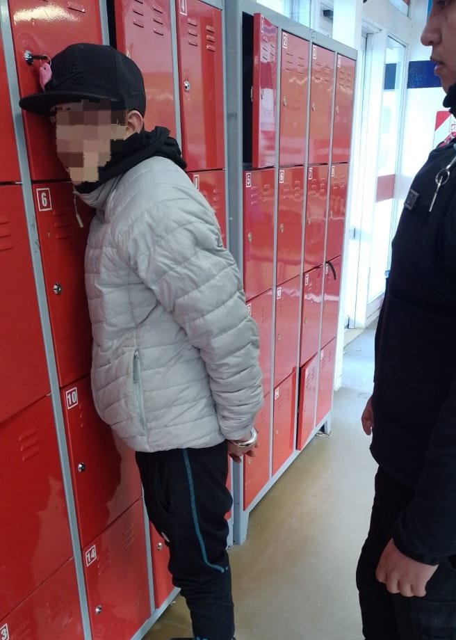 Llevaba dos Fernet sin pagar