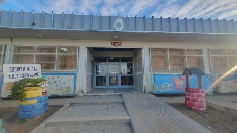 “A mi hijo lo quebraron sus compañeros intencionalmente, lo dejaron postrado y nadie se hace cargo”