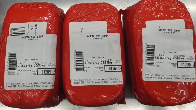 Lo atraparon robando tres paquetes de queso cremoso con un valor de casi 40 mil pesos