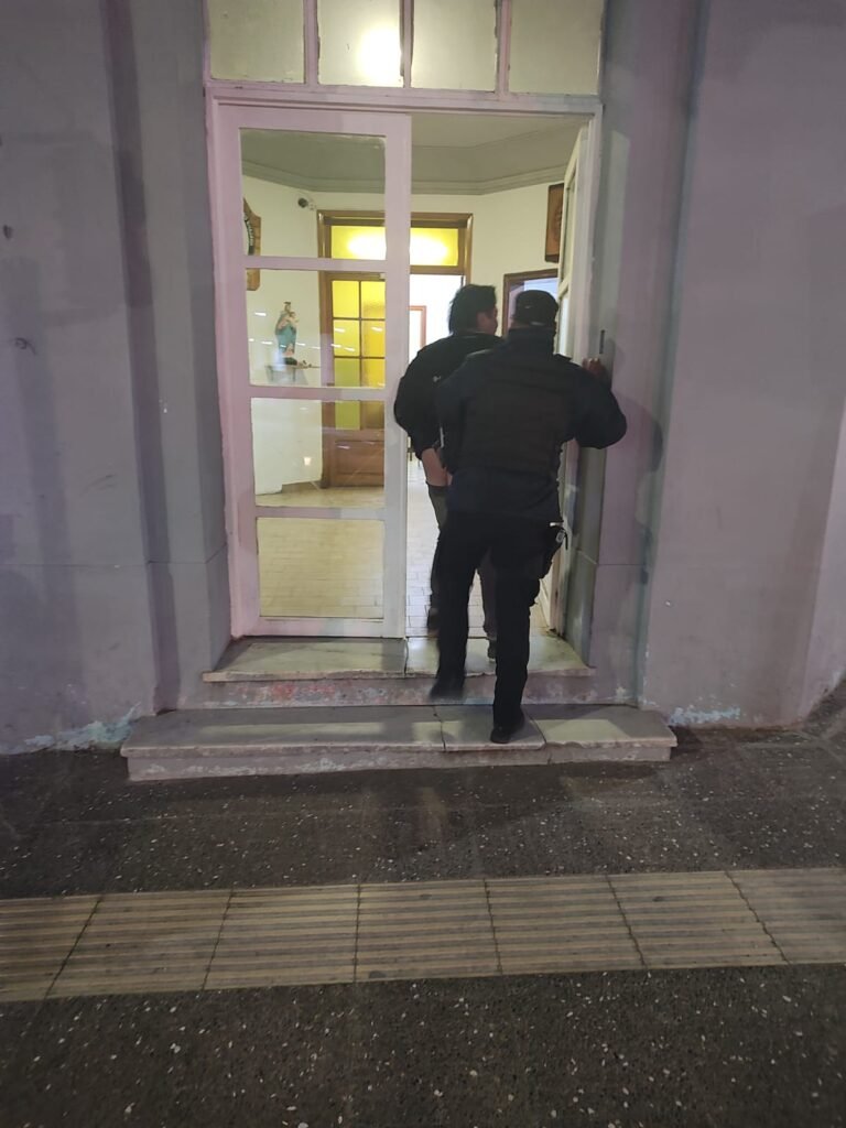 Malabarista amenazó con “quemar todo” si no le daban dinero