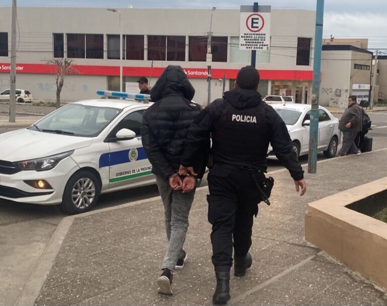 Tenía pedido de captura hace 4 meses y lo atraparon en la Terminal de Ómnibus
