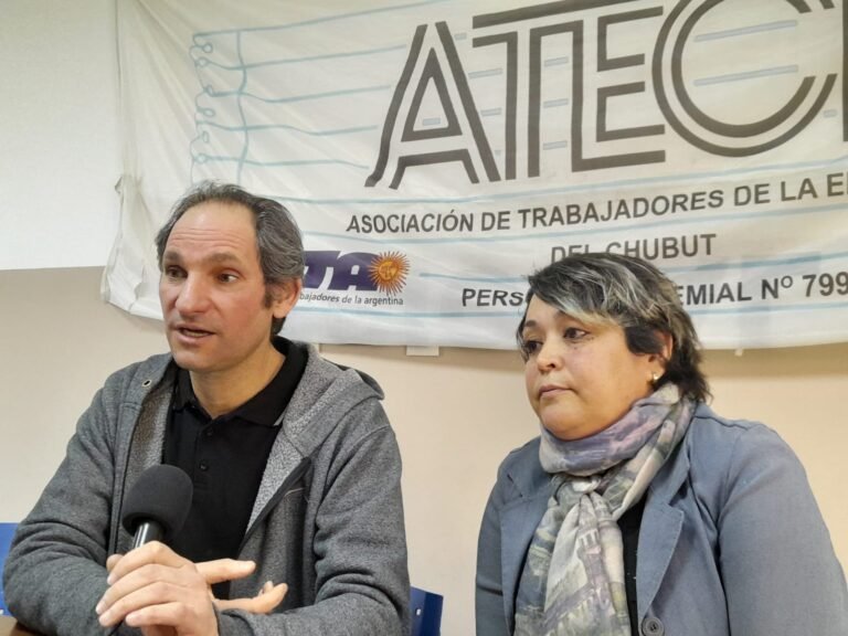 “Un docente con dos cargos, que trabaja 12 horas, está por debajo de la línea de la pobreza”