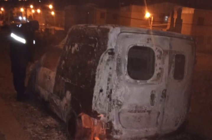 Robaron el motor de un vehículo, le sacaron la patente y lo prendieron fuego