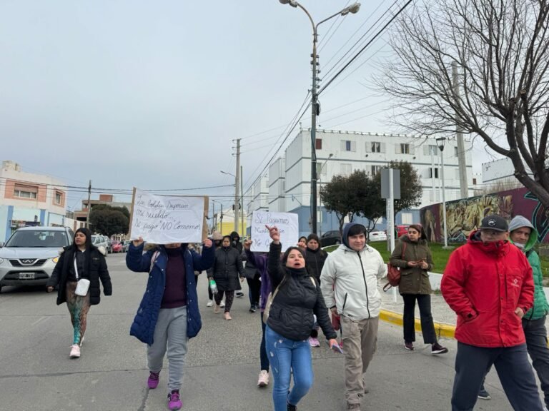 Vecinos reclaman contra los aumentos en la boleta de la luz: “Si pagamos, no comemos”