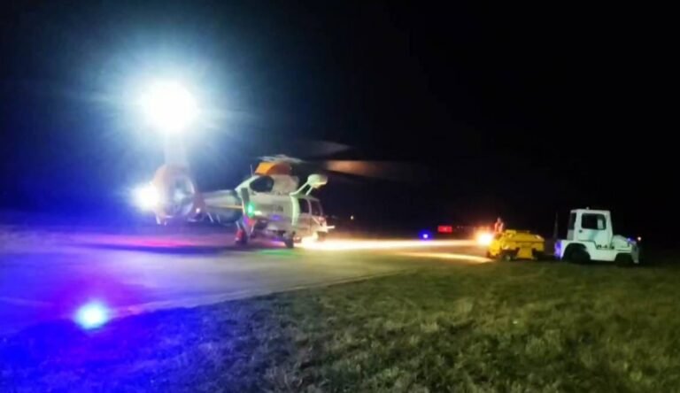 Prefectura aeroevacuó a tripulante que se ahogó en una embarcación y busca a dos desaparecidos más