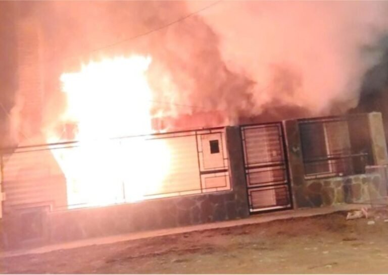 Se le incendió la casa en su totalidad por un desperfecto eléctrico