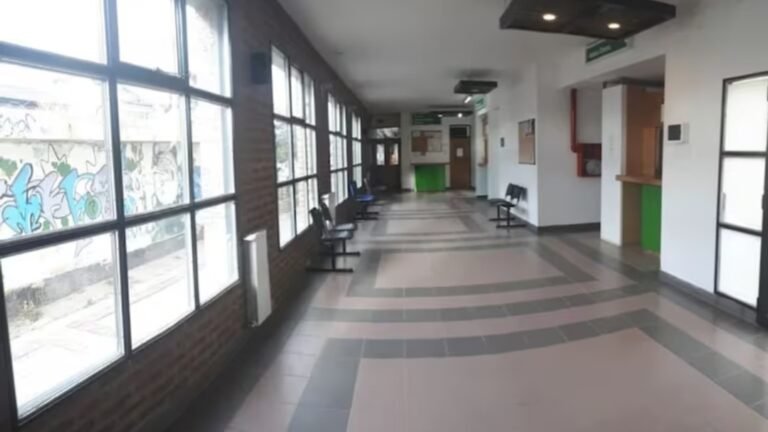 Un bebé de ocho meses murió en Santa Cruz: los padres dijeron que se les cayó en la ducha