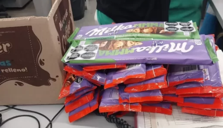 La descubrieron robando 28 chocolates de un supemercado con un valor de 133 mil pesos