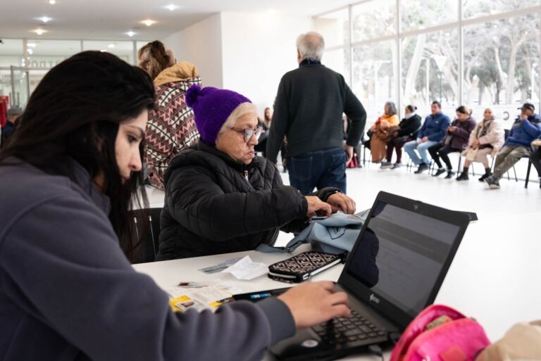 Continúan con el asesoramiento para realizar el trámite digital y acceder a los subsidios de luz y gas