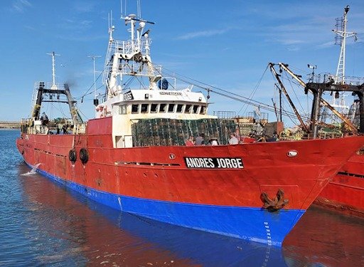 Tragedia: murió el estibador de Caleta Olivia que fue aplastado por una tapa de un barco