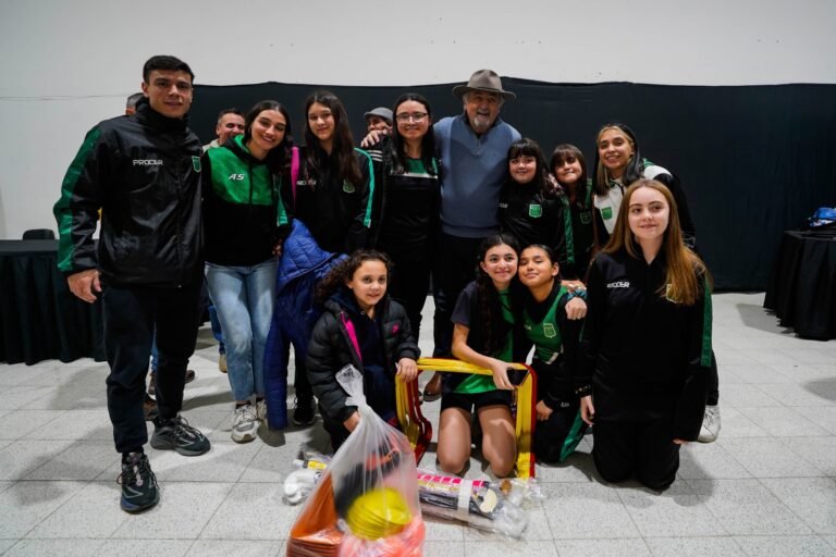 Comodoro Deportes entregó equipamiento a instituciones deportivas