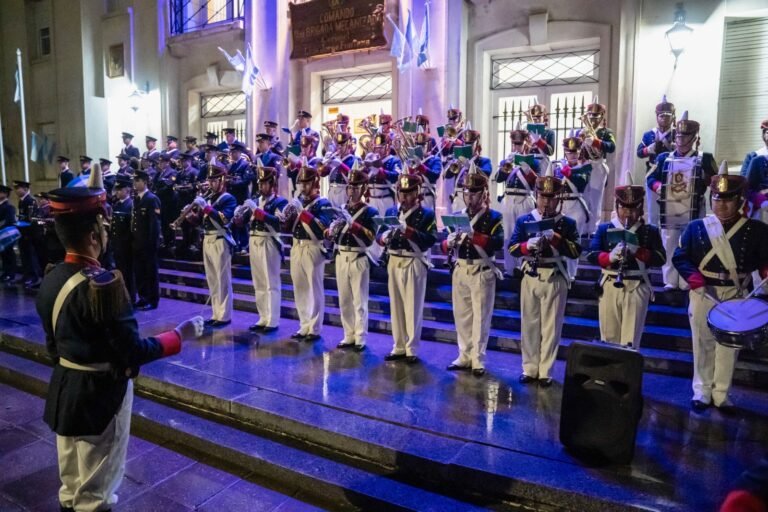 Comodoro celebró el Día de la Independencia con un desfile militar