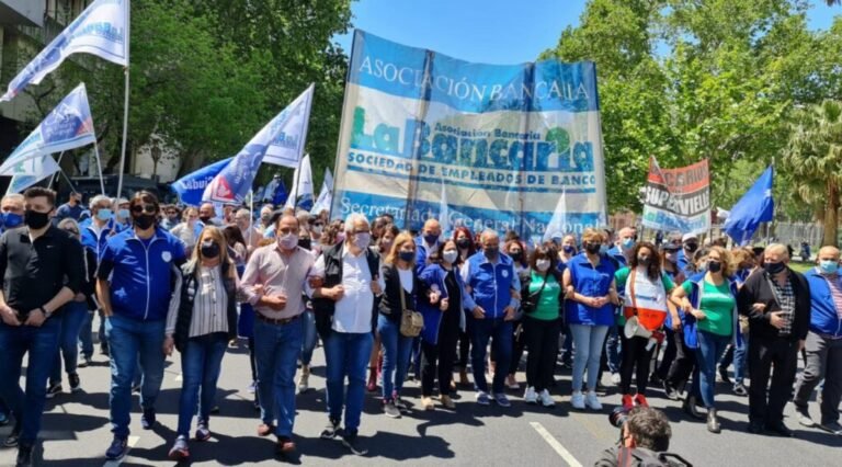El gremio bancario presentó una cautelar ante la justicia para evitar la restitución de Ganancias