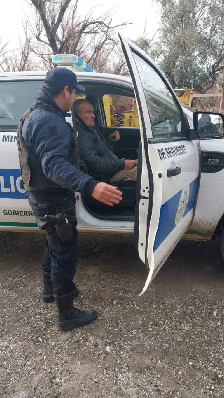Policía rescató a un poblador rural que necesitaba atención médica y vivía en estado precario