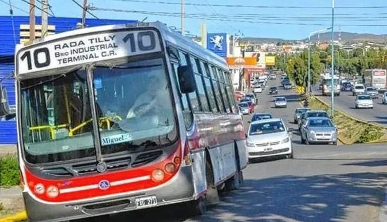 Tras el aumento del boleto del transporte de Rada Tilly pasajeros amenazaron y escupieron a un chofer
