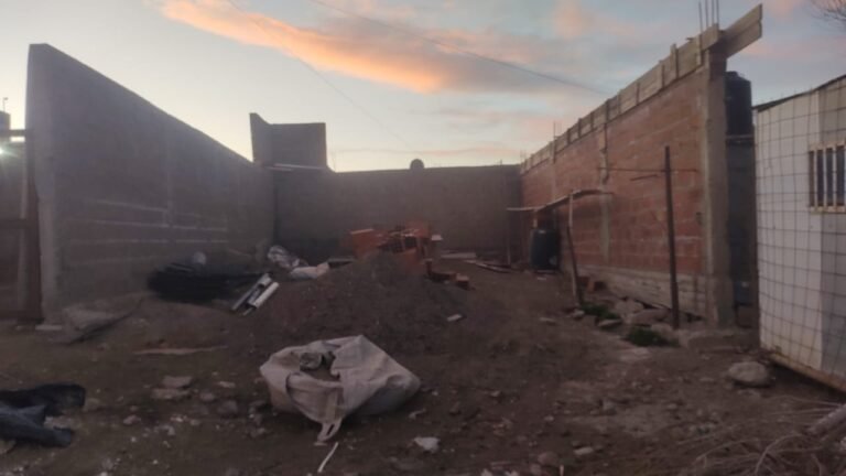 En menos de un mes le robaron dos veces los materiales para construir su casa
