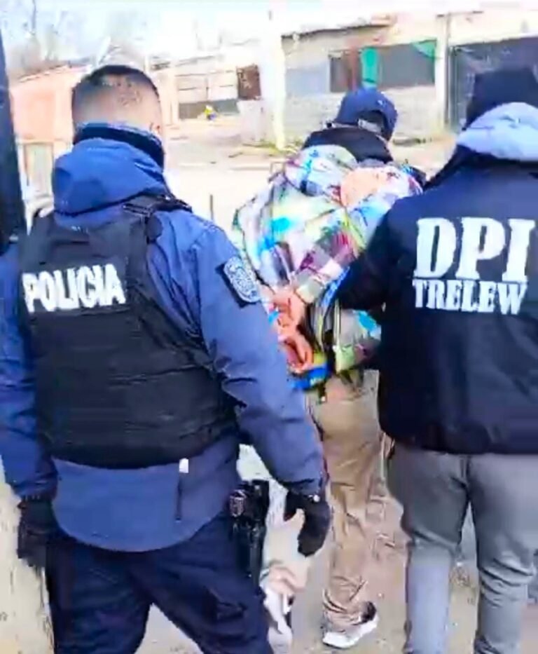 Fue detenido un hombre que amenazó con un arma de fuego a un comerciante