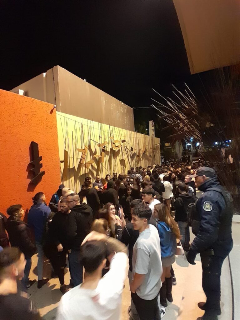 Más de 20 menores de edad intentaron ingresar a un boliche con documentación falsa