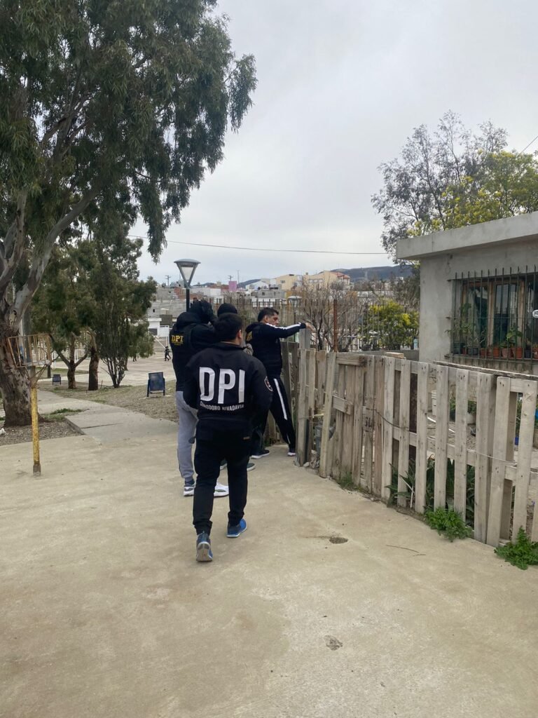 Realizaron allanamientos tras una publicación en Facebook