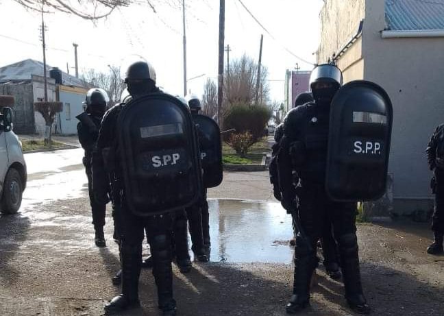 Secuestraron 10 celulares y drogas en una Alcaldía y los internos prendieron fuego una celda 