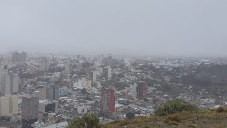 Martes con cielo gris y sin viento