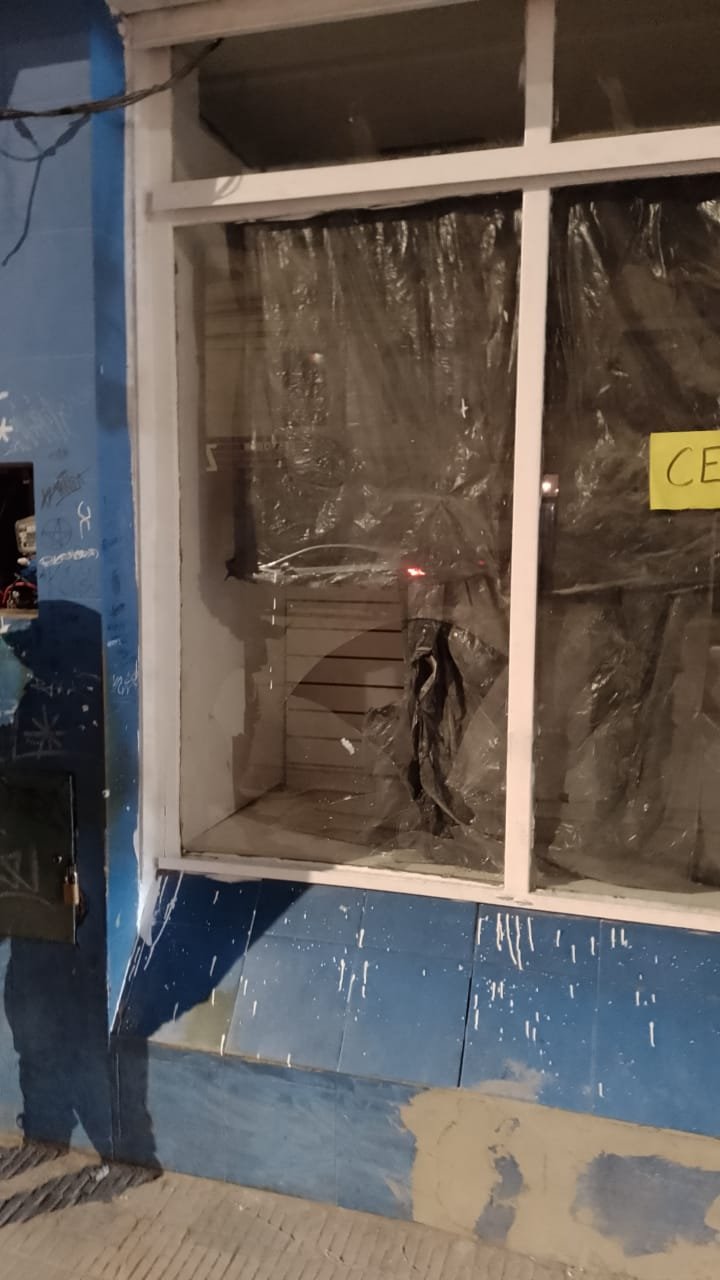 Detenido por dañar una vidriera comercial