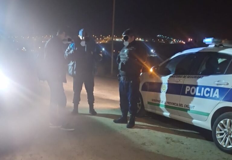 Se dirigía al Hipódromo de Rada Tilly y tenía pedido de captura vigente