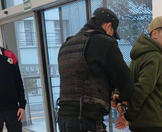 Un joven desempleado robó varios pares de medias de un supermercado y lo detuvieron