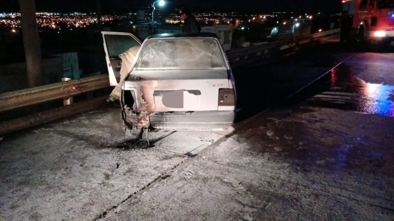 Se incendió un auto en el barrio Jorge Newbery e investigan posible intencionalidad