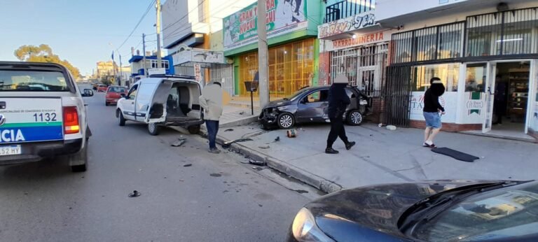 Un joven de 19 años manejaba sin carnet, alcoholizado y chocó en plena Avenida 