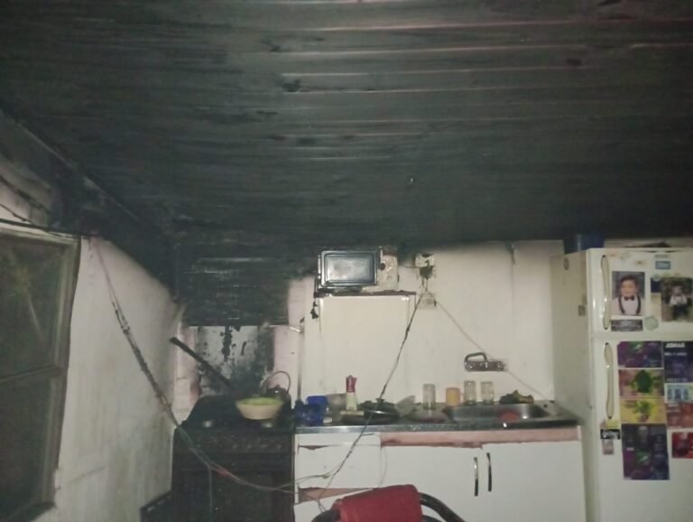 Puso en la hornalla una sartén con aceite, se quedó dormido y se le incendió la casa